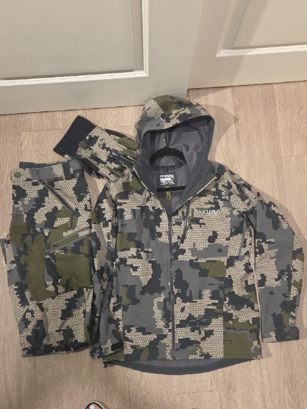 KUIU Mens Axis Camouflage Jacket Pants Gloves - Green, Gray, Black - Picture 12 of 13